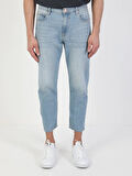 039 Lucas Drop Crotch Kısa Paça Carrot Fit Açık Mavi Erkek Jean Pantolon Cl1050243