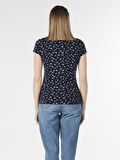 Slim Fit Bisiklet Yaka Çiçek Baskılı Lacivert Kadın Kısa Kol Tişört
