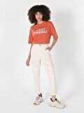 Oversize Fit Bisiklet Yaka Yazı Baskılı Kadın Turuncu Kısa Kol Tişört