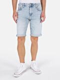 044 Karl Normal Kesim Orta Bel Açık Mavi Erkek Jean Şort Cl1069529