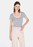 Slim Fit Kare Yaka Çizgili Kadın Beyaz Kısa Kol Tişört Cl1073529