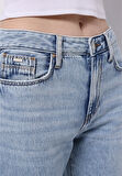 Straight Fit Orta Bel Düz Paça Kadın İndigo Jean Pantolon