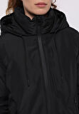 Regular Fit Kapüşonlu Fermuarlı Astarlı Suya Dayanıklı Kadın Siyah Mont