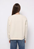 Regular Fit Yuvarlak Yaka Nakışlı Kadın Beyaz Sweatshirt