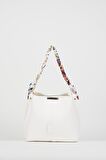 Kadın Beyaz Fularlı Zincir Aksesuarlı Yumuşak Deri 3 Bölmeli El Kol Ve Omuz Çantası