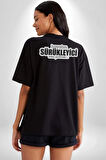 Hayatım Sürükleyici ama Yerlerde Pamuklu Kadın Erkek Oversize Sırt Dijital Baskılı Siyah T-shirt