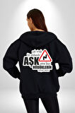 Çok Virajlı Bir Otabandır Aşk, Ama Bazı Hödüklerin Ehliyeti Vardır Yazılı Kadın Erkek Siyah Kapüşonlu Fermuarlı Baskılı Hırka Sweatshirt