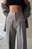 KAPALI GENİŞ PİLE CEP KAPAK DETAYLI PANTOLON - Gri