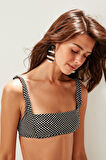 Dokulu kumaşlı Kare Yaka Bikini Üstü