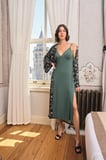 Arias Closet Çiçek ve Yaprak Desenli Dantelli ve Dekolteli Sabahlık Takımı