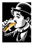 Bira İçen Charlie Chaplin Dekoratif ahşap Tablo 50cmX 70cm