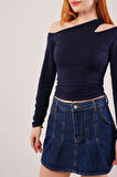 Omuz Dekolte Detaylı Lacivert Bluz