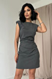 Gri Yanı Büzgülü Sıfır Kol Elbise