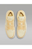 Air Jordan 1 Low Se Kadın Spor Ayakkabısı Dv0426-200 (YARIM NUMARA BÜYÜK ALMANIZI ÖNERİYORUZ)