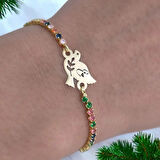 Gösterişli Renkli Taşlı, Kuş Figürlü ve 14 Ayar Altın Plakalı E Harfli Bileklik