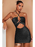 🔥 Siyah Çapraz Askılı Cut-Out Mini Elbise – Vücut Hatlarını Vurgulayan Gece Şıklığı
