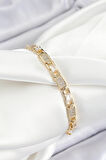 Pirinç Zincir Model Zirkon Taşlı Gold Renk VİP Seri Kadın Bileklik - EBJ250620W35778