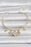 Gold Renk Pirinç Yonca Detaylı Charmlı Kadın Bileklik - EBJ260516W42153
