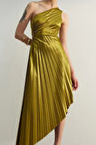 Moda Stil Fitted Asimetrik Yaka Midi Boy Asimetrik Pilise Detaylı Örme Saten Abiye Gece Elbise