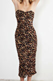 Moda Stil Fitted Straplez Midi Boy Vücuda Oturan Leopar Desenli Drapeli Örme Tül Şık Abiye Elbise