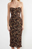 Moda Stil Fitted Straplez Midi Boy Vücuda Oturan Leopar Desenli Drapeli Örme Tül Şık Abiye Elbise