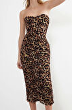Moda Stil Fitted Straplez Midi Boy Vücuda Oturan Leopar Desenli Drapeli Örme Tül Şık Abiye Elbise