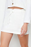 Moda Dokuma Yüksek Bel Dar Paça Şık Bej Yırtmaç Detaylı Kemerli Mini Boy Dokuma Şort