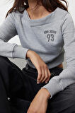 Tarz Crop Madonna Yaka Düşük Kol Crop Kayık Yaka Crop Normal Kalıp Örme Sweatshirt