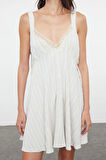Moda Stil Regular V Yaka Midi Boy Ekru Dokuma Cut out Pencere Plaj Elbisesi