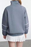 Tarz Oversize Fermuarlı Yaka Düşük Kol Standart Biye Detaylı Geniş Kalıp Örme Sweatshirt