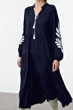 Moda Stil Oversize Dik Yaka Midi Boy Geniş Kesim Nakışlı Dokuma Elbise