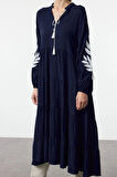 Moda Stil Oversize Dik Yaka Midi Boy Geniş Kesim Nakışlı Dokuma Elbise