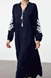 Moda Stil Oversize Dik Yaka Midi Boy Geniş Kesim Nakışlı Dokuma Elbise