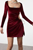 Moda Stil Fitted Kare Yaka Mini Boy Cut Out Pencere Detaylı Kadife Örme Elbise