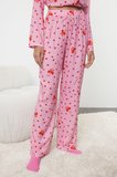 Tarz Rahat Uzun Kollu Geniş Paça Kalpli Yılbaşı Temalı Biyeli Viskon Dokuma Pijama Takımı