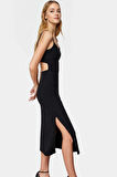 Yazlık Örme Elbise Bodycon Kalıp Midi Boy Cut Out ve Yırtmaç Detayları Modern Stil