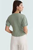 Rahat Yazlık Bluz Renk Fitted Kalıp Kısa Kollu %72 Polyester Şık Görünüm Mükemmel Uyum
