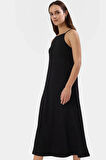 Vücuda Oturan Örme Midi Elbise Halter Yaka Yırtmaçlı Rahat ve Şık
