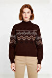 Kadın Kahverengi Pike Dokumalı Etnik Desenli Dik Yaka Triko Kazak Soğuk Günler İçin İdeal Seçim