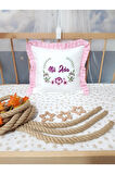 Fırfırlı Kırlent Bebek İsimli 40x40 Cm Nakışlı Takı Yastığı İçi Dolgulu
