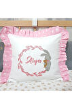 Fırfırlı Kırlent Bebek İsimli 40x40 Cm Nakışlı Takı Yastığı İçi Dolgulu