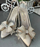 FİYONK DETAYLI EN MODA ÇOK ŞIK KADIN AYAKKABI 6 CM TOPUKBOYU SATEN DOKU HER ZAMANIN MODELİ KONFOR