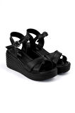 Kadın Siyah Tokalı Dolgu Topuklu Sandalet 6 Cm Rahat Yüksek Topuklu