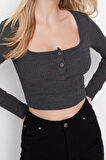 Kadın Moda Şık Crop Kare Yaka Slim Kalıp Örme Düğme Detaylı Fitted Vücuda Oturan Fitilli Esnek Bluz