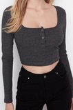 Kadın Moda Şık Crop Kare Yaka Slim Kalıp Örme Düğme Detaylı Fitted Vücuda Oturan Fitilli Esnek Bluz