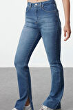 Kadın Moda Şık Kot Pantolon Boru Paça Regular Boy Denim Lacivert Yırtmaçlı Yüksek Bel Jeans
