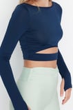 Kadın Crop Bisiklet Yaka Fitted Kalıp Örme Pencere Cut Out ve Baş Parmak Delik Detaylı Spor Üst Bluz