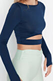 Kadın Crop Bisiklet Yaka Fitted Kalıp Örme Pencere Cut Out ve Baş Parmak Delik Detaylı Spor Üst Bluz