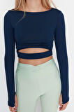 Kadın Crop Bisiklet Yaka Fitted Kalıp Örme Pencere Cut Out ve Baş Parmak Delik Detaylı Spor Üst Bluz