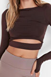Kadın Crop Bisiklet Yaka Fitted Kalıp Örme Pencere Cut Out ve Baş Parmak Delik Detaylı Spor Üst Bluz